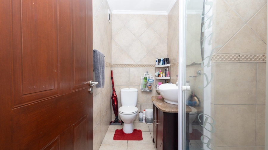 1 Bedroom Property for Sale in Table View Western Cape